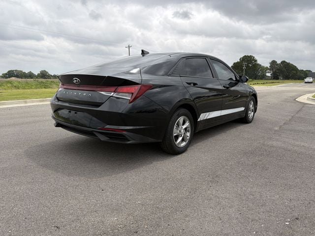 Used 2021 Hyundai Elantra SE FWD image 5
