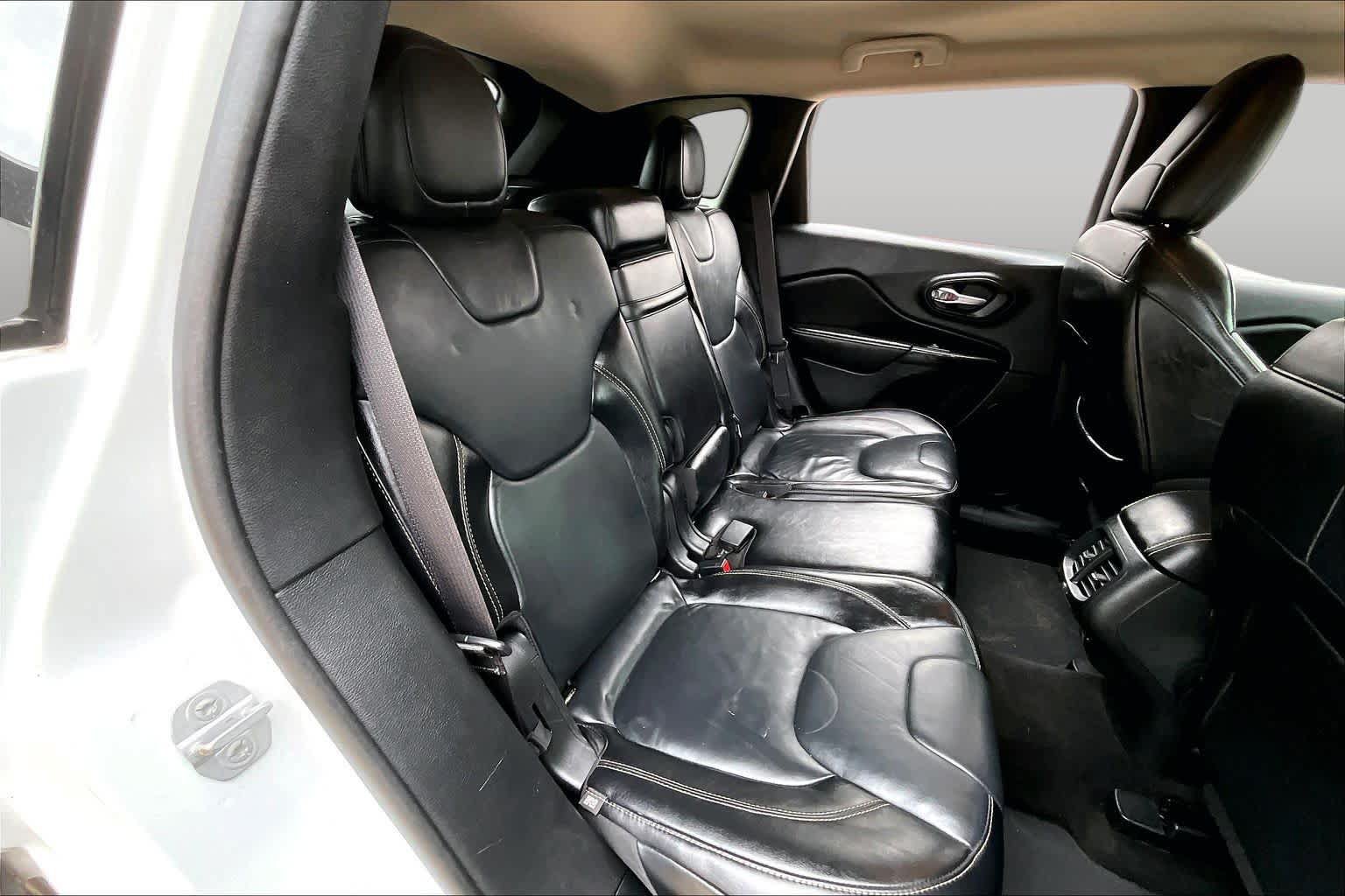 Used 2015 Jeep Cherokee Limited FWD image 19