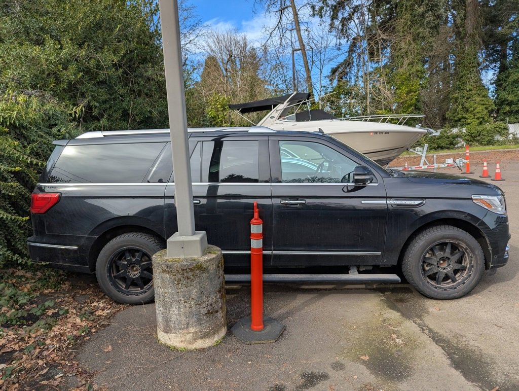 Used 2019 Lincoln Navigator L Reserve image 2