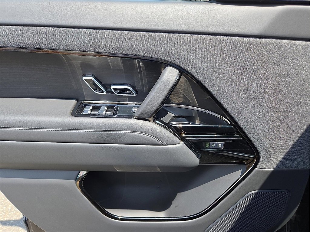 Used 2024 Land Rover Range Rover Sport SE image 14