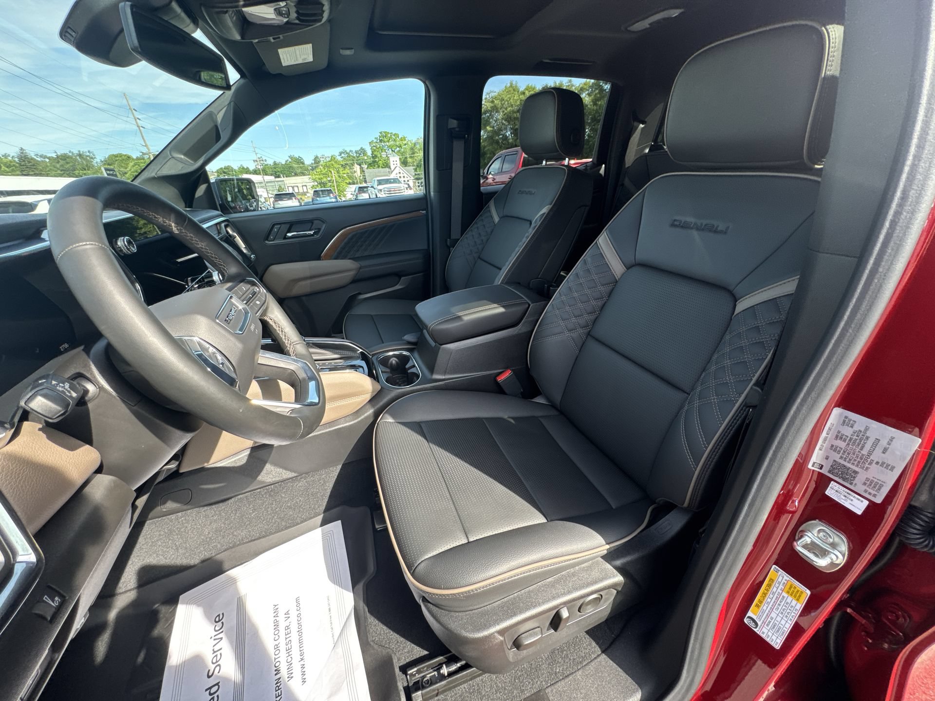 Used 2025 GMC Canyon Denali AWD/4WD image 13