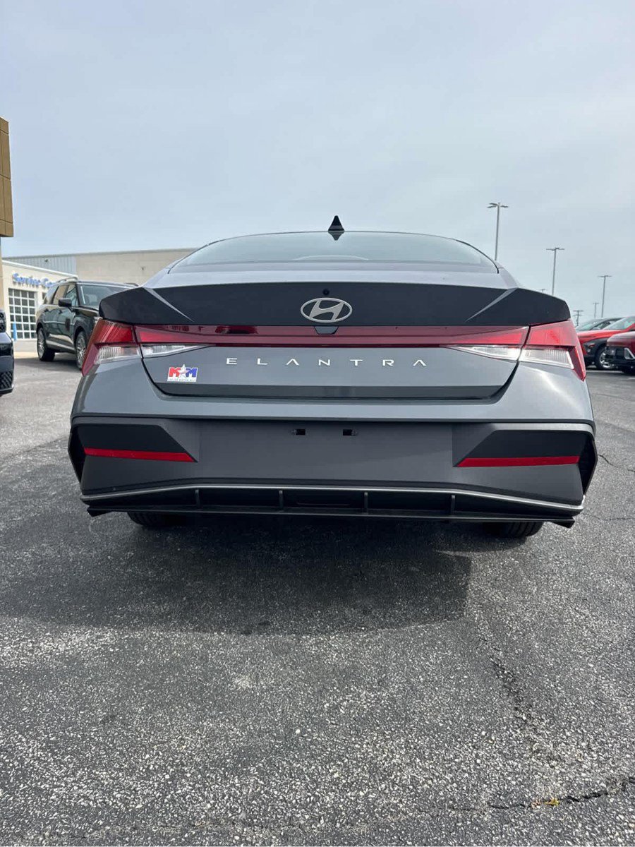 New 2026 Hyundai Elantra SE FWD image 14