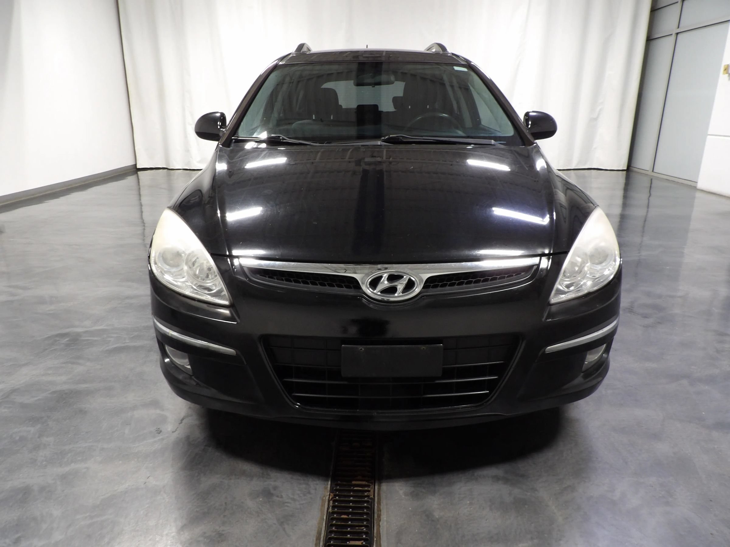 Used 2010 Hyundai Elantra SE FWD image 2