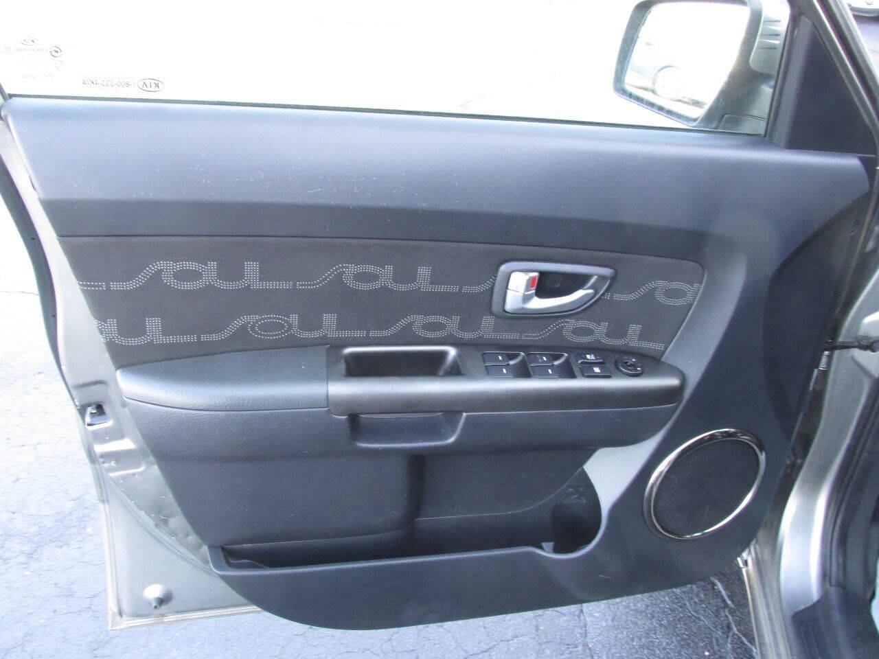 Used 2013 Kia Soul + w/ Audio Pkg FWD image 45