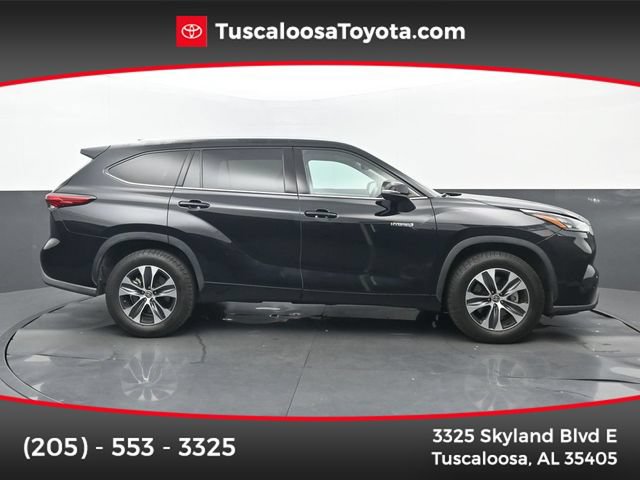 Used 2020 Toyota Highlander XLE FWD image 1
