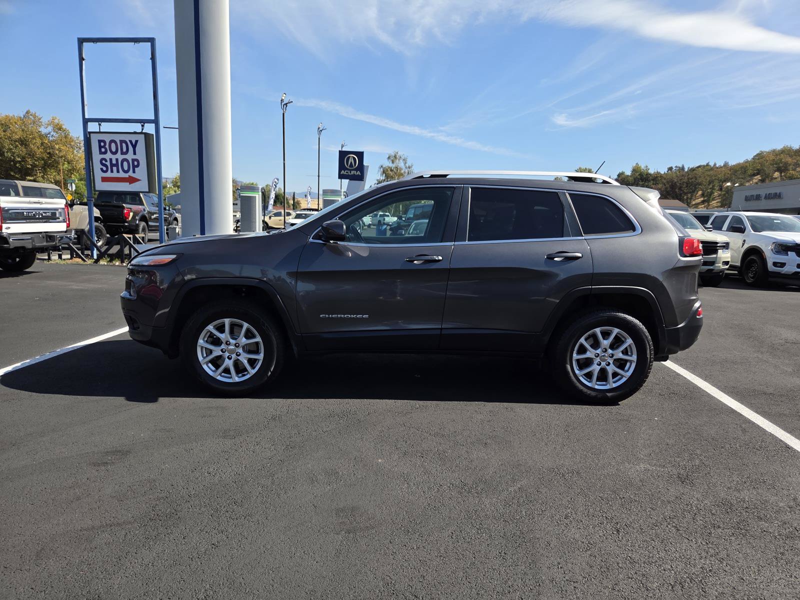 Used 2015 Jeep Cherokee Latitude w/ Comfort/Convenience Group AWD/4WD image 8