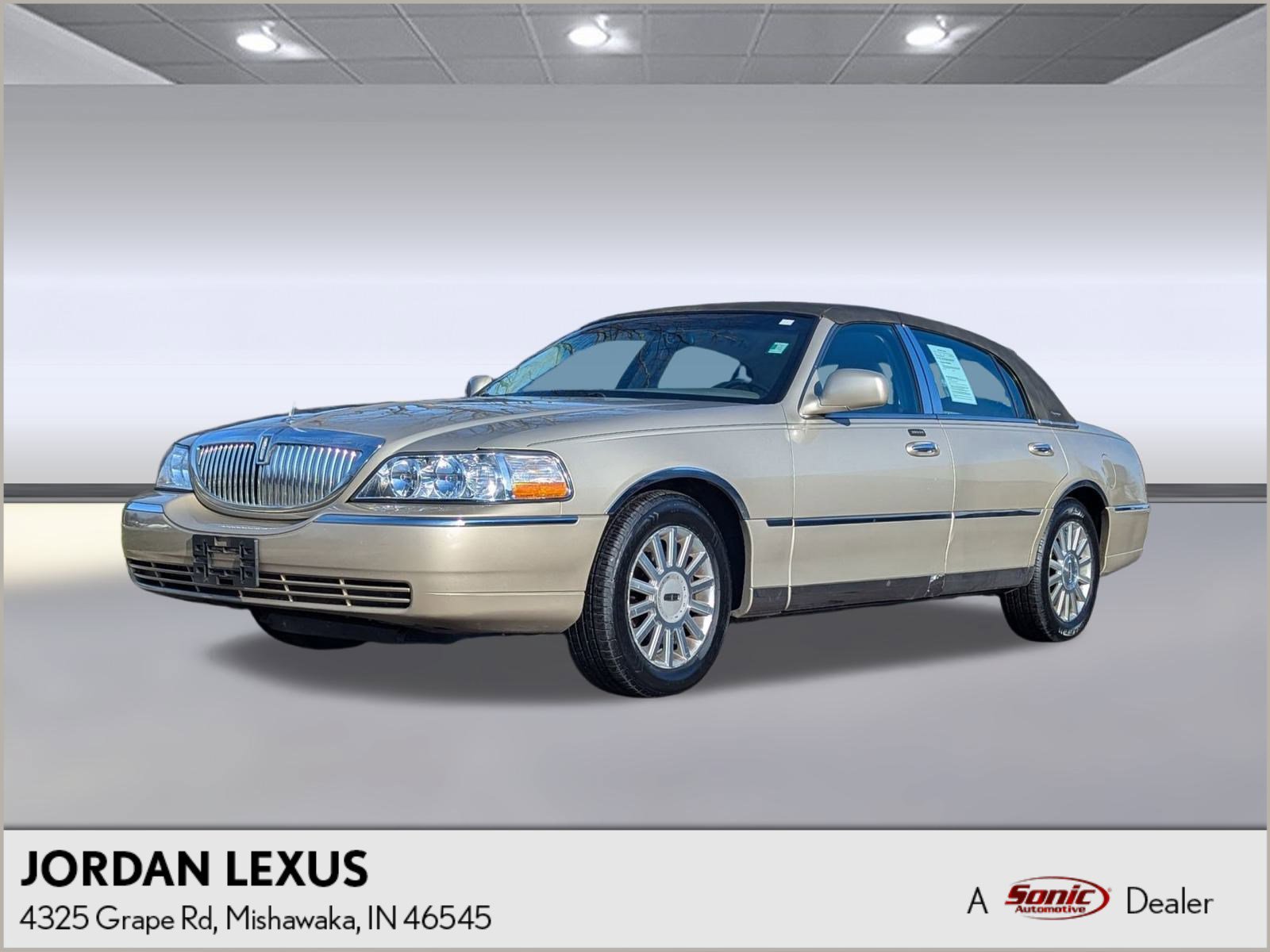 Used 2004 Lincoln Town Car Signature