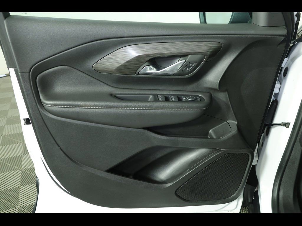 Used 2023 GMC Terrain SLE w/ Elevation Edition image 20