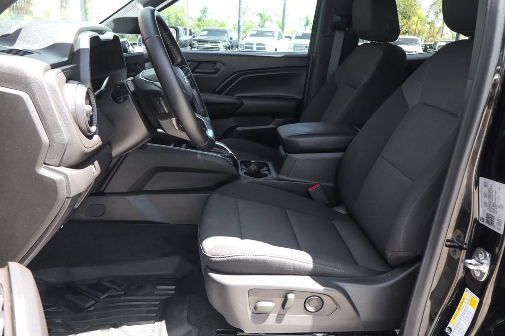 Used 2025 Chevrolet Colorado W/T w/ WT Custom Package RWD image 19