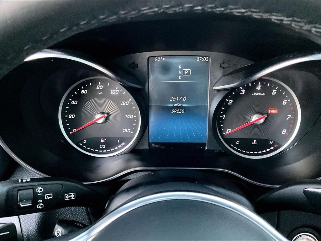 Used 2021 Mercedes-Benz GLC 300 4MATIC image 25