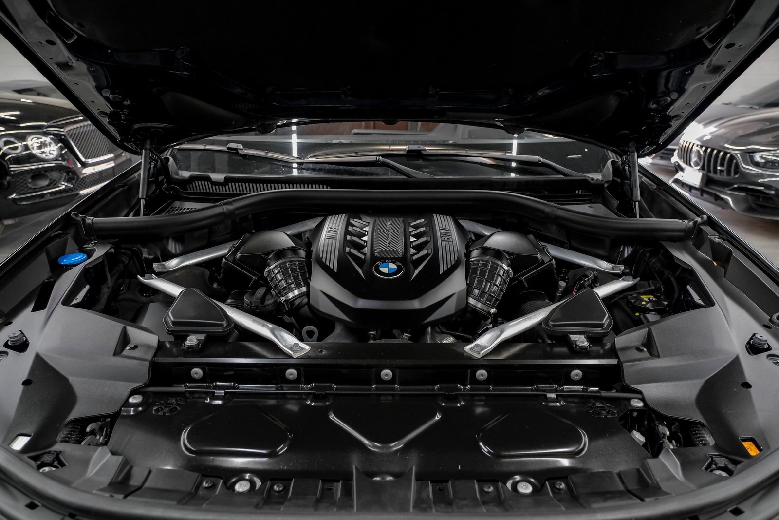 Used 2022 BMW X7 M50i w/ Executive Package image 54