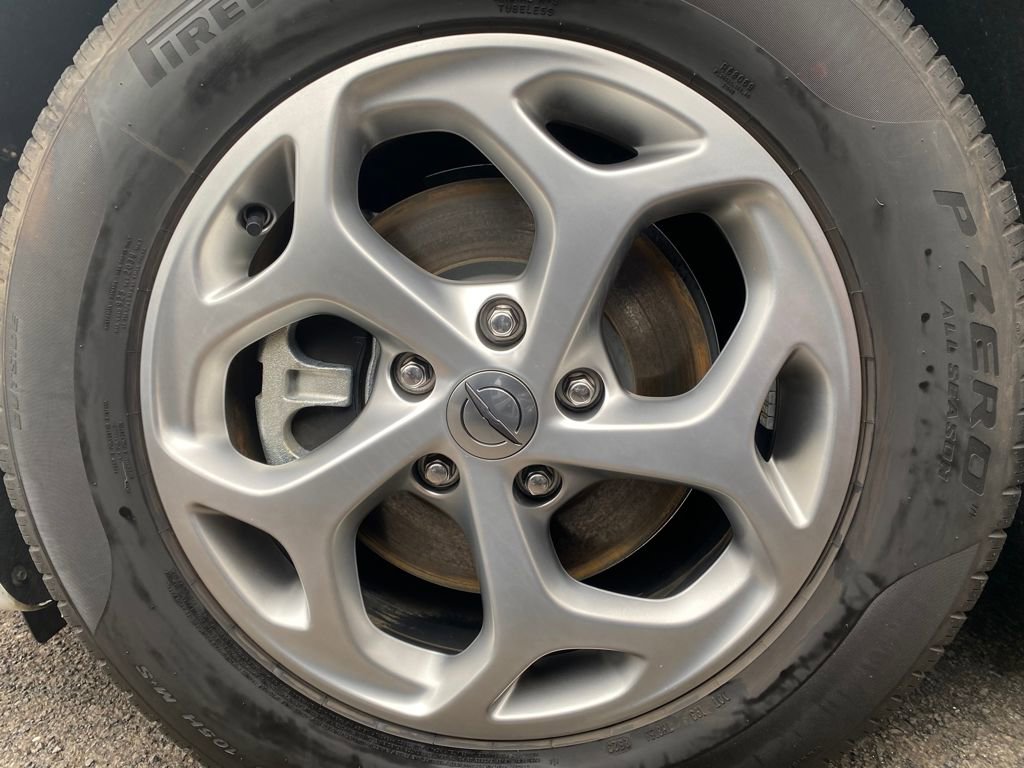 Used 2023 Chrysler Pacifica Limited image 9