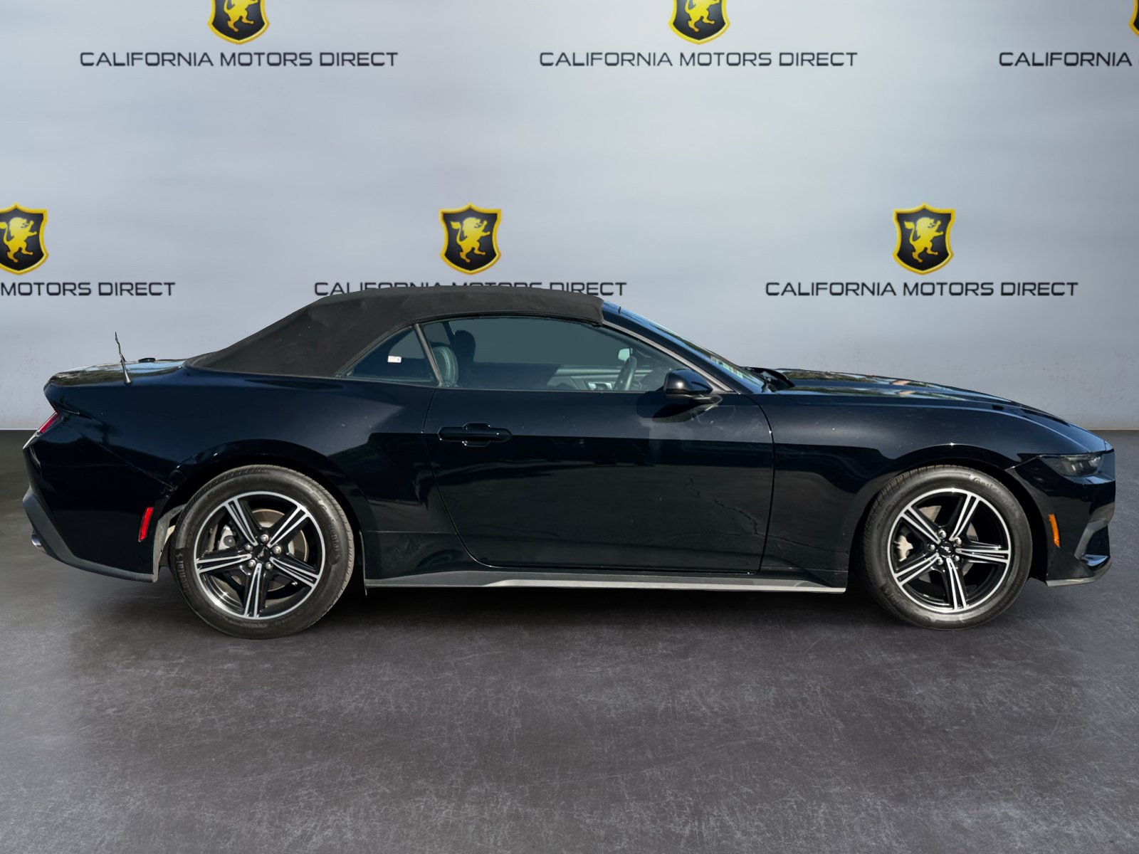 Used 2025 Ford Mustang Convertible RWD image 6