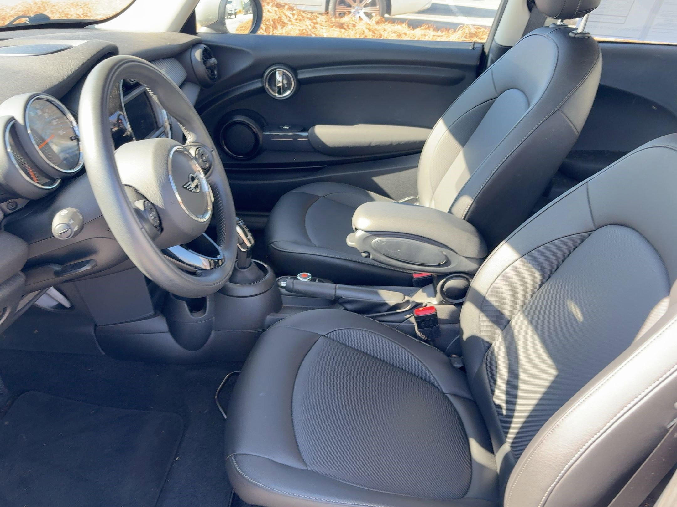 Used 2021 MINI Cooper 2-Door Hardtop image 5