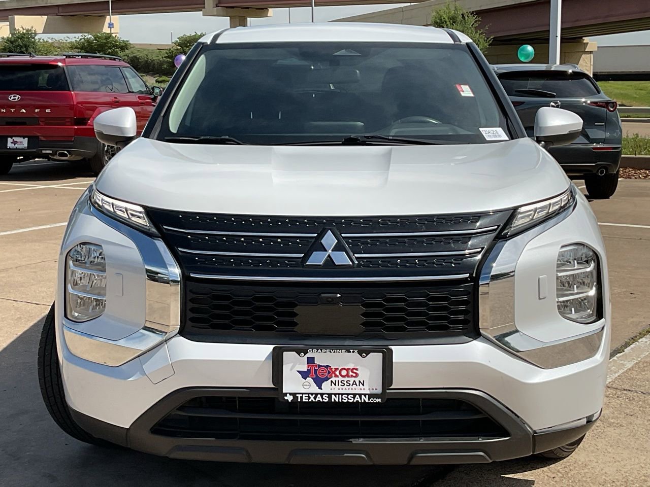Used 2022 Mitsubishi Outlander ES image 3