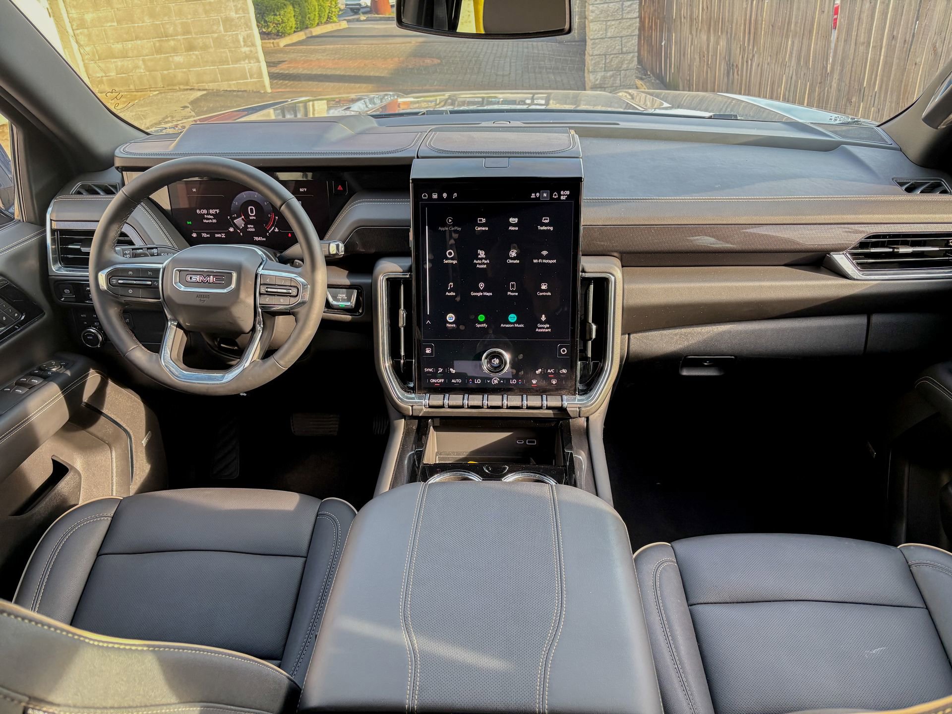 Used 2025 GMC Yukon XL Elevation image 23