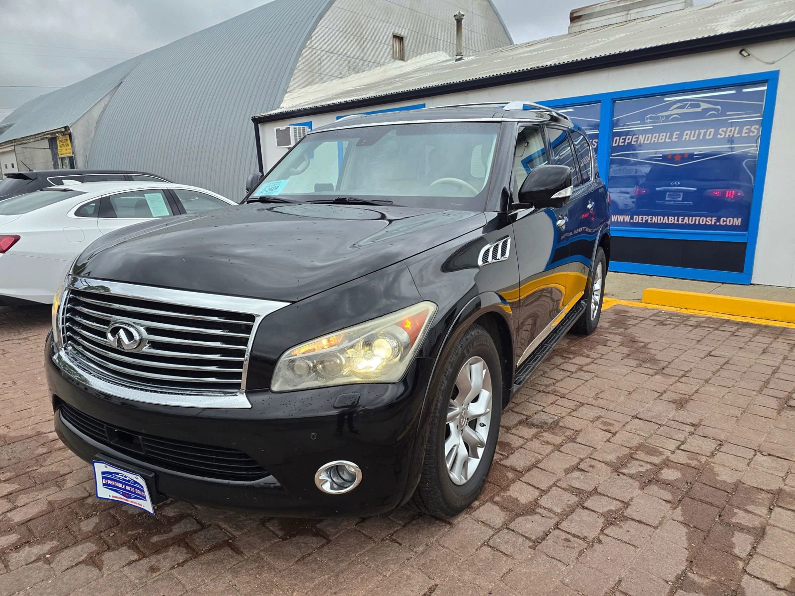 Used 2011 INFINITI QX56 4WD w/ Deluxe Touring Pkg