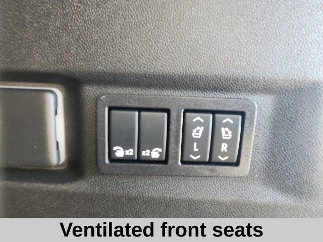 Used 2024 GMC Yukon AT4 w/ Technology Package image 17