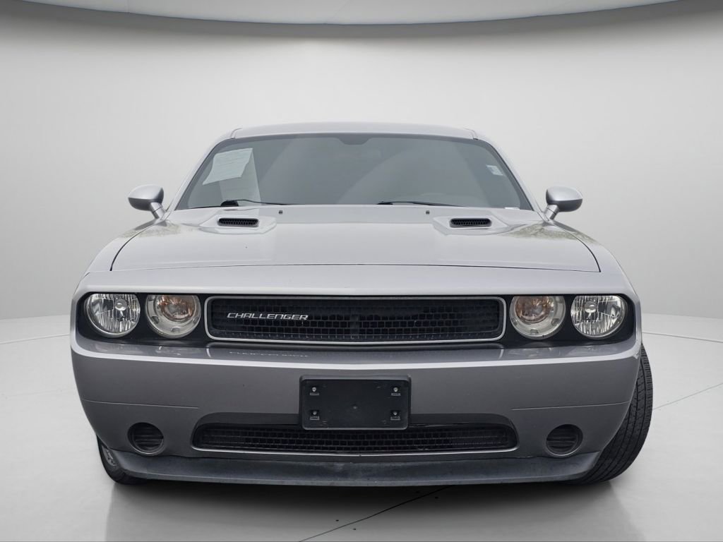 Used 2014 Dodge Challenger SXT image 3