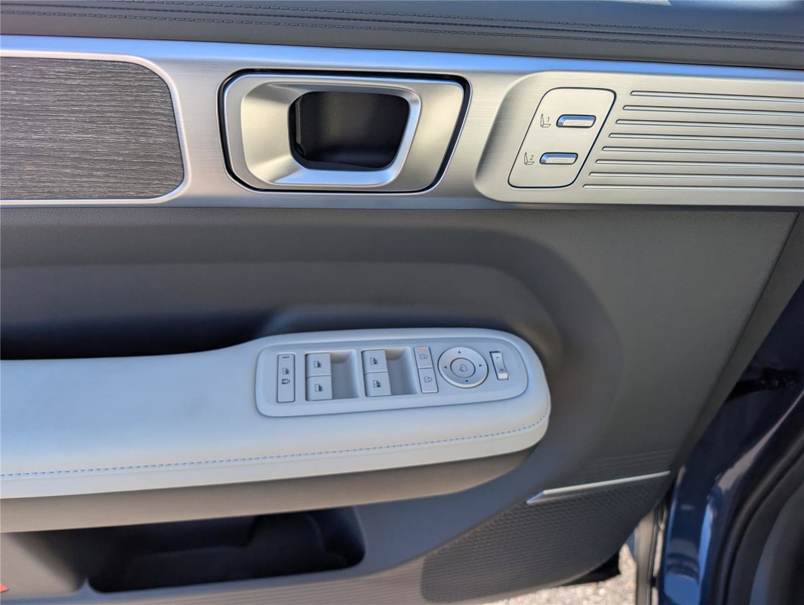 New 2026 Hyundai Santa Fe Limited AWD/4WD image 17
