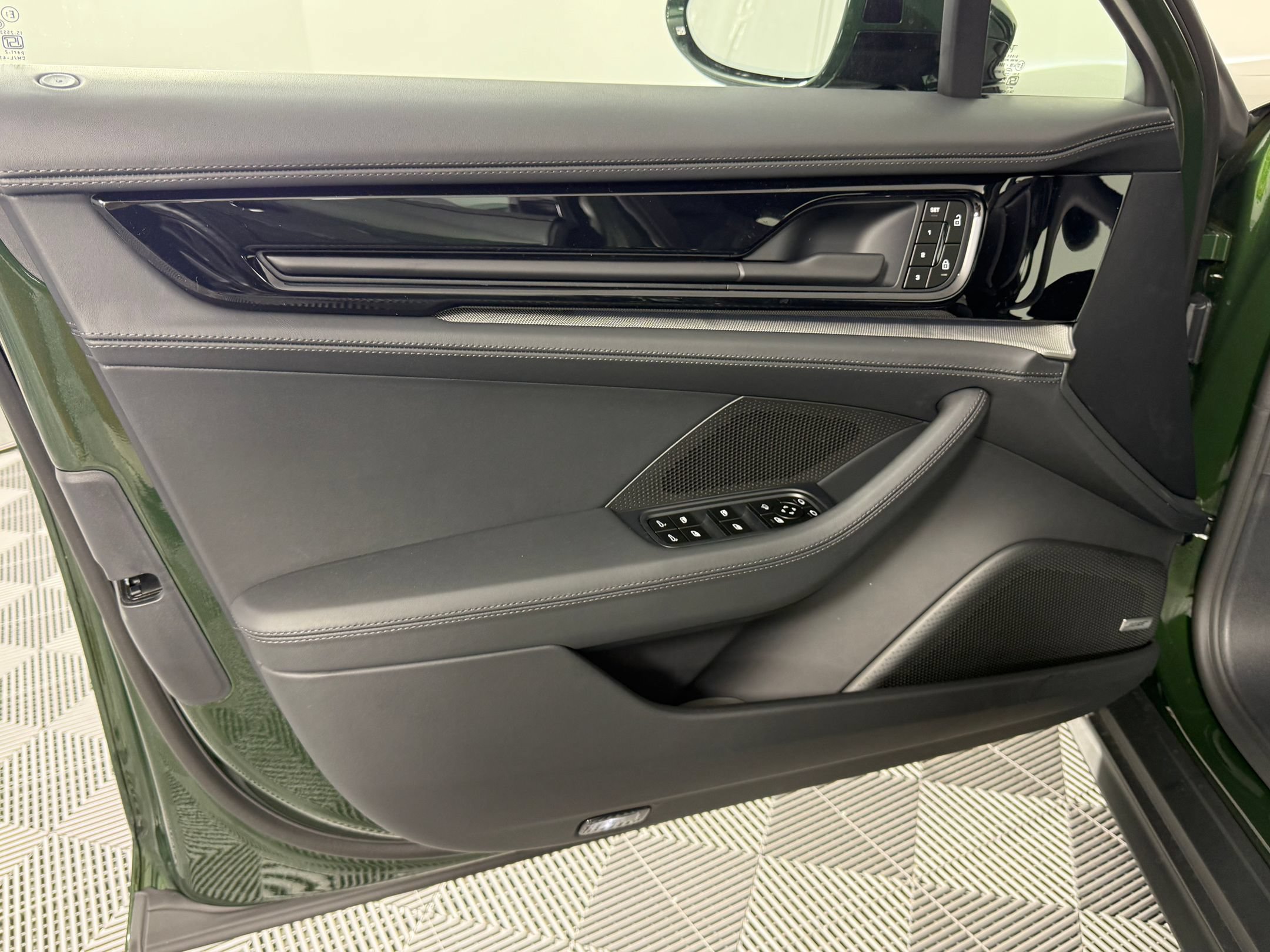 Certified 2026 Porsche Panamera image 14