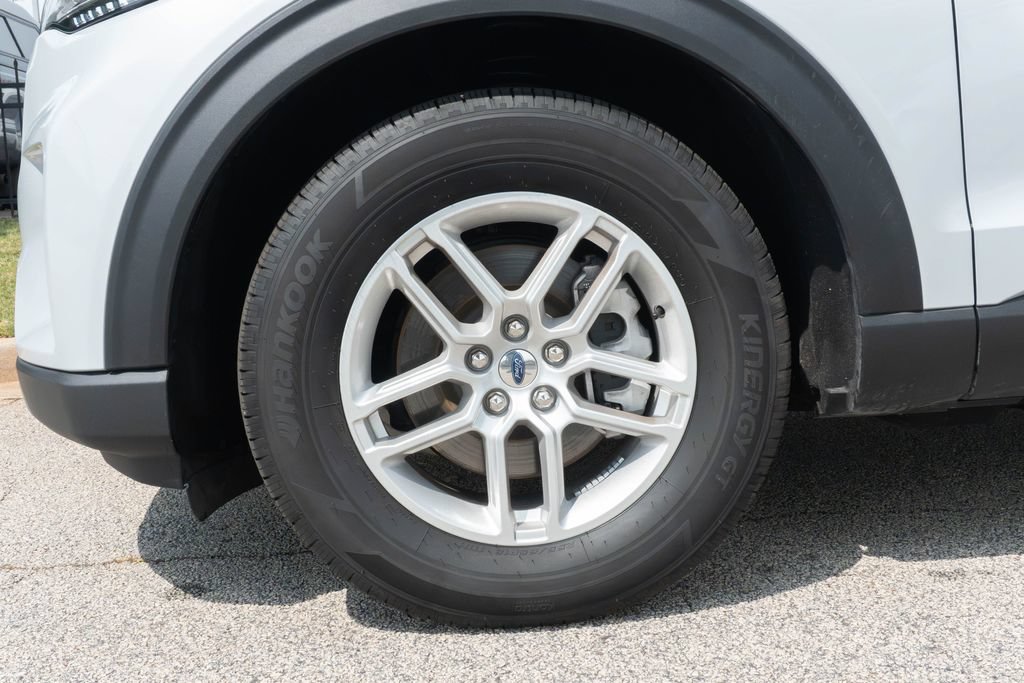Used 2025 Ford Explorer Active w/ Active Comfort Package RWD image 2