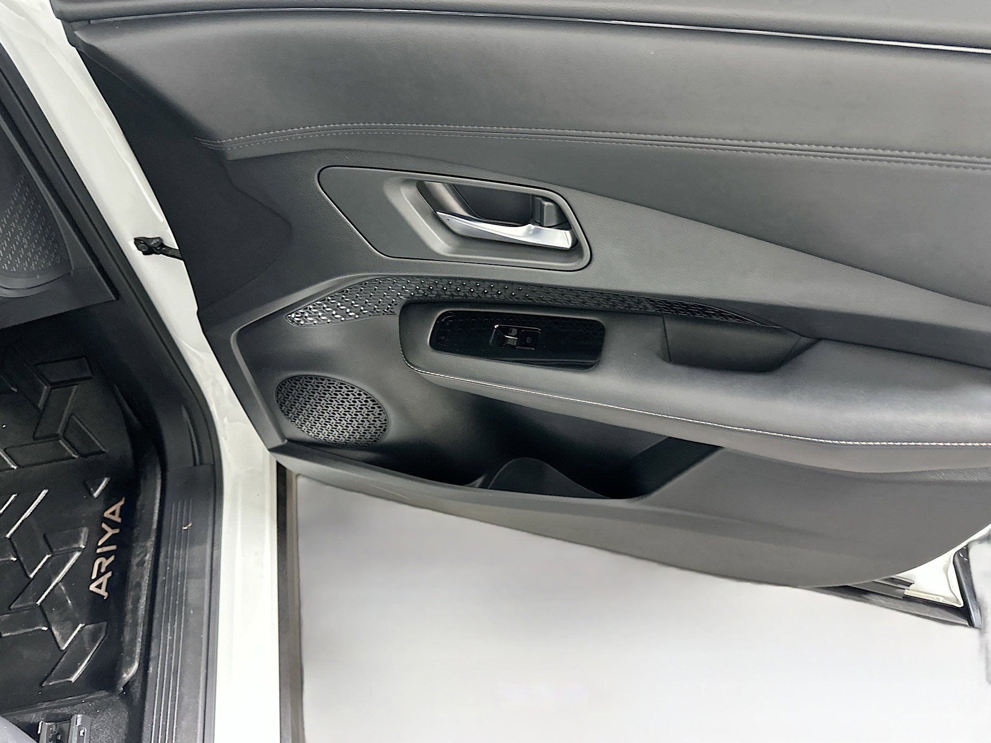 Used 2023 Nissan Ariya VENTURE+ image 31