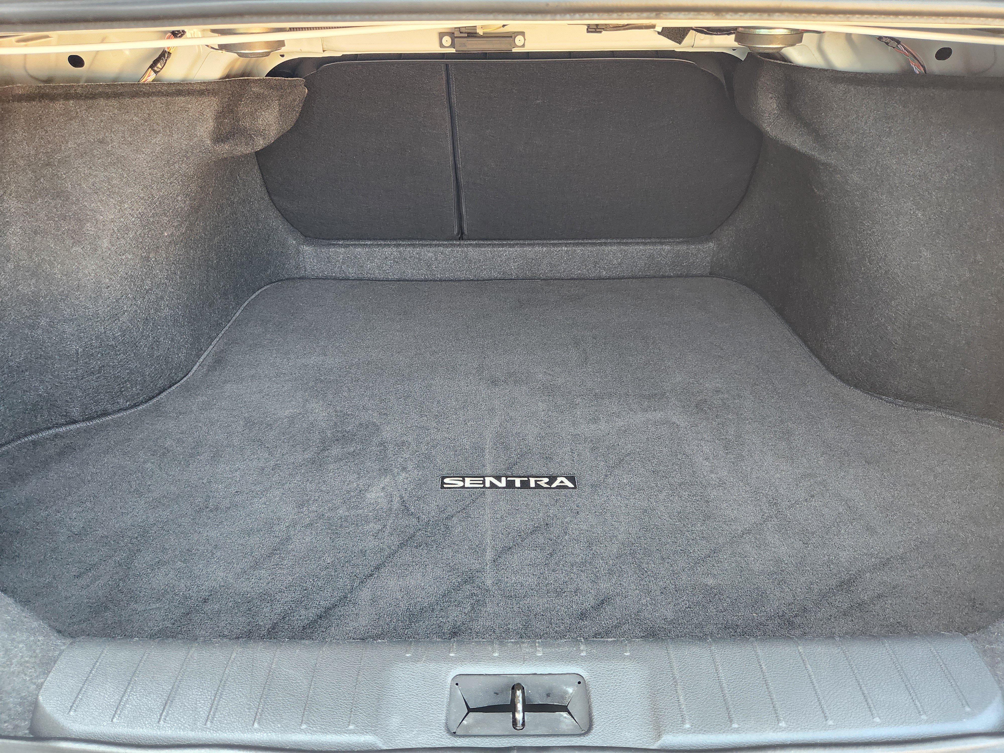 Used 2025 Nissan Sentra SR FWD image 36