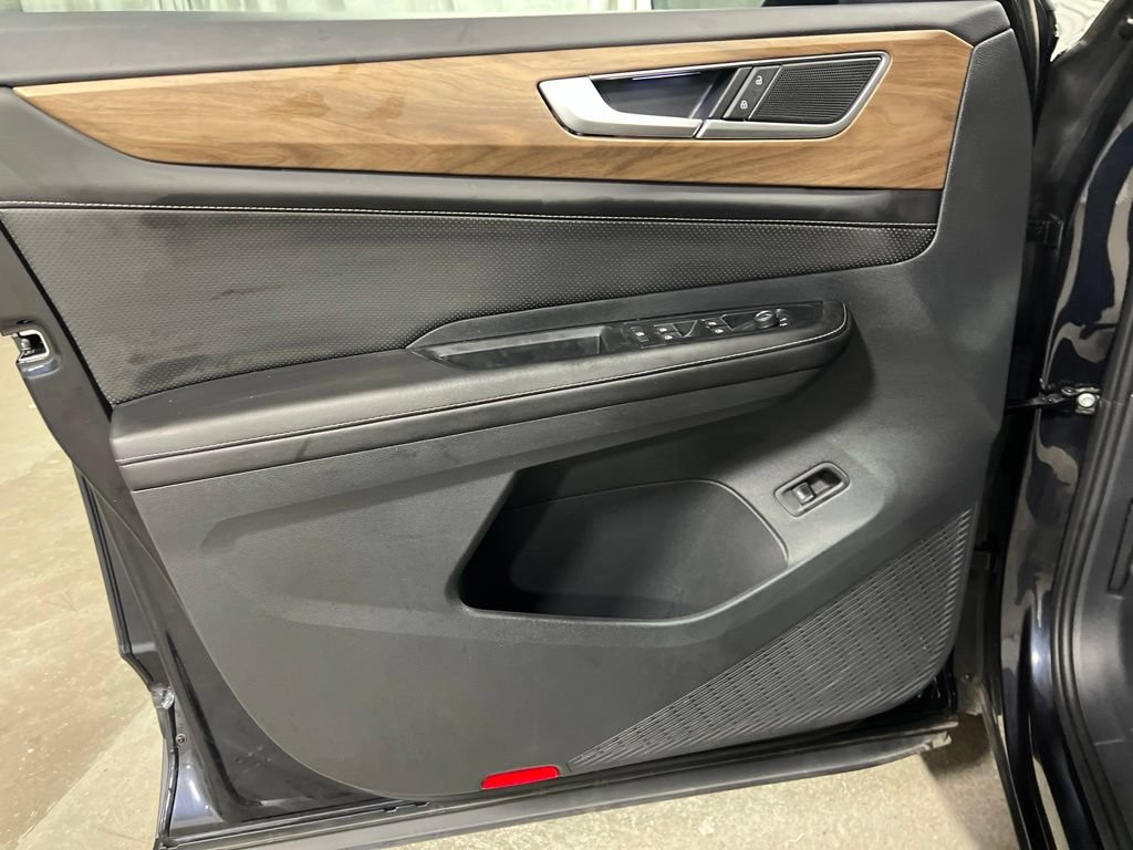 Used 2025 Volkswagen Atlas SE AWD/4WD image 23
