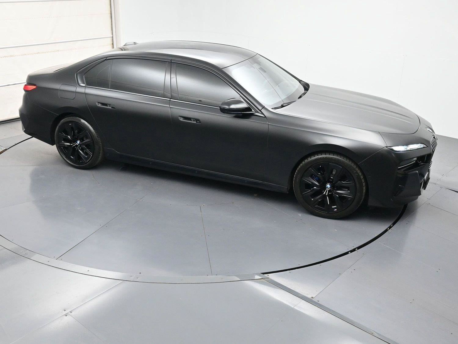 Used 2023 BMW 760i xDrive w/ Executive Package AWD/4WD image 39