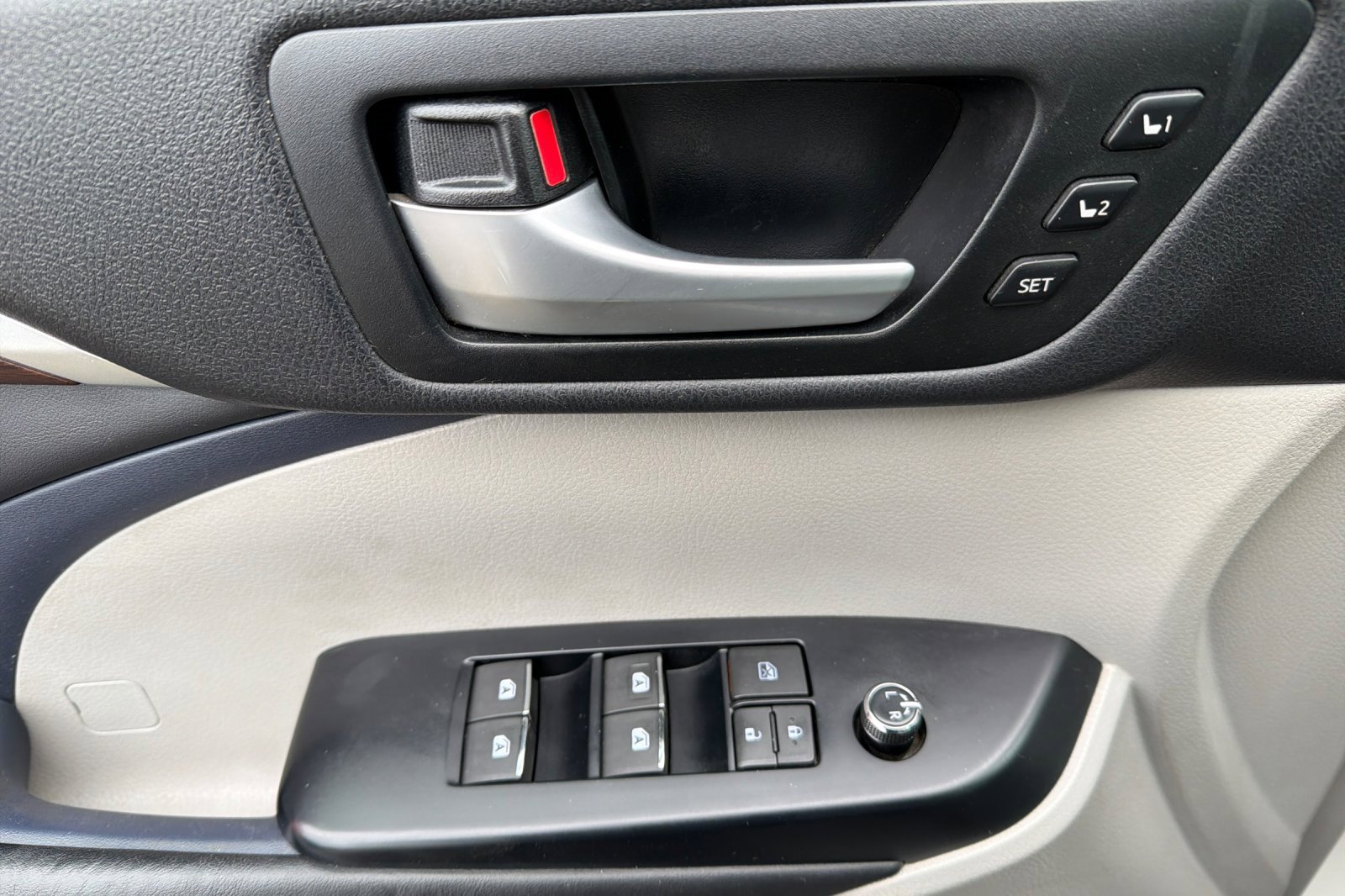 Used 2016 Toyota Highlander Limited image 8