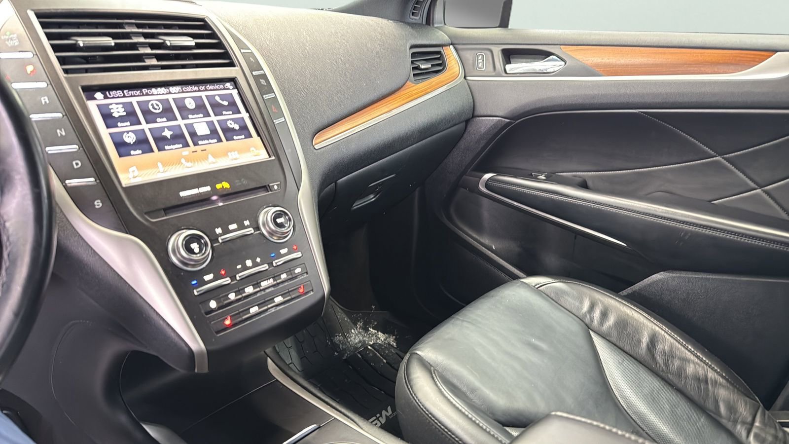 Used 2019 Lincoln MKC Select w/ Select Plus Package FWD image 16