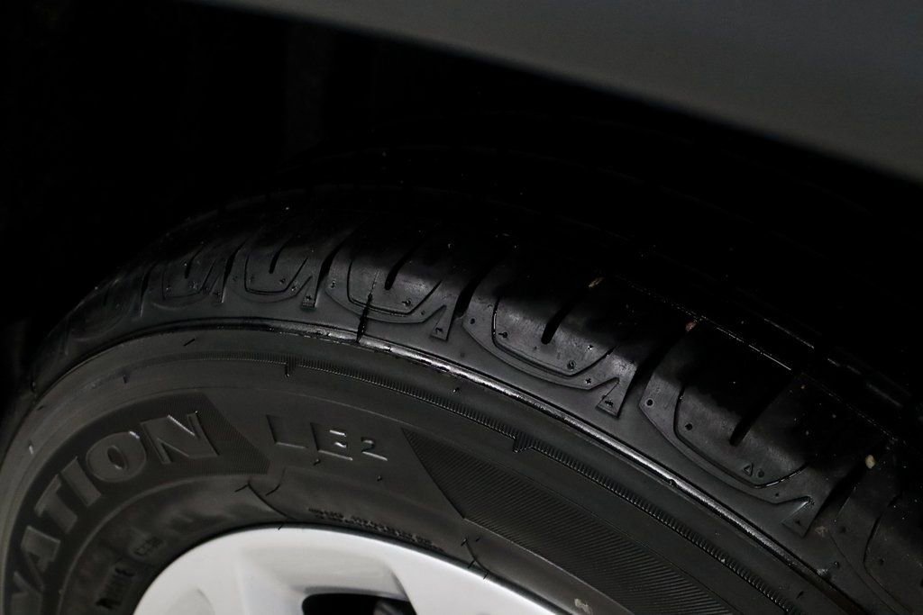 Used 2025 Jeep Compass Latitude image 19