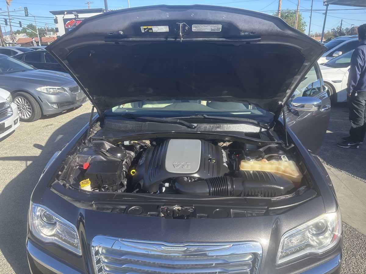 Used 2014 Chrysler 300 C image 30