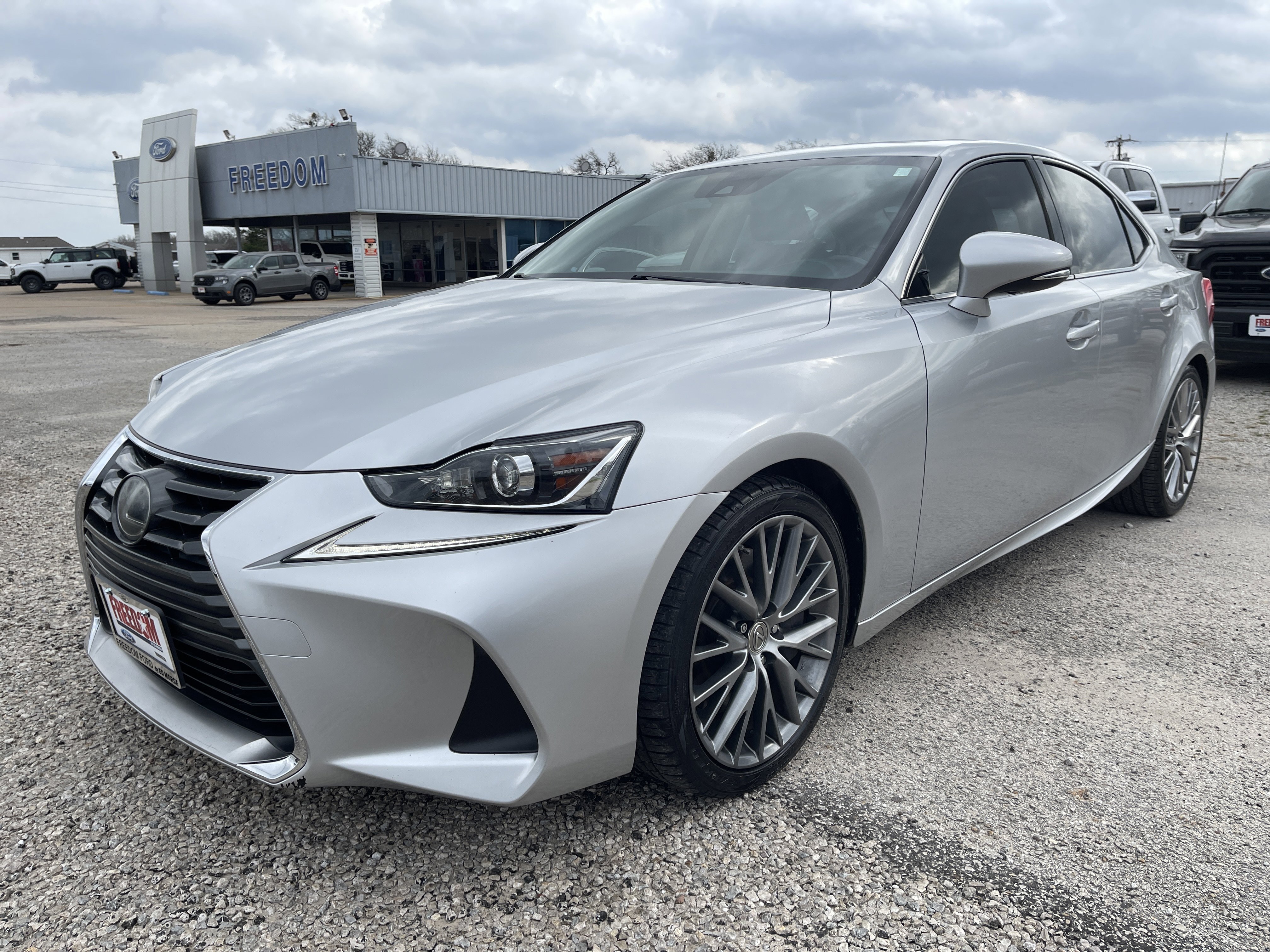 Used 2017 Lexus IS 200t 200t image 8