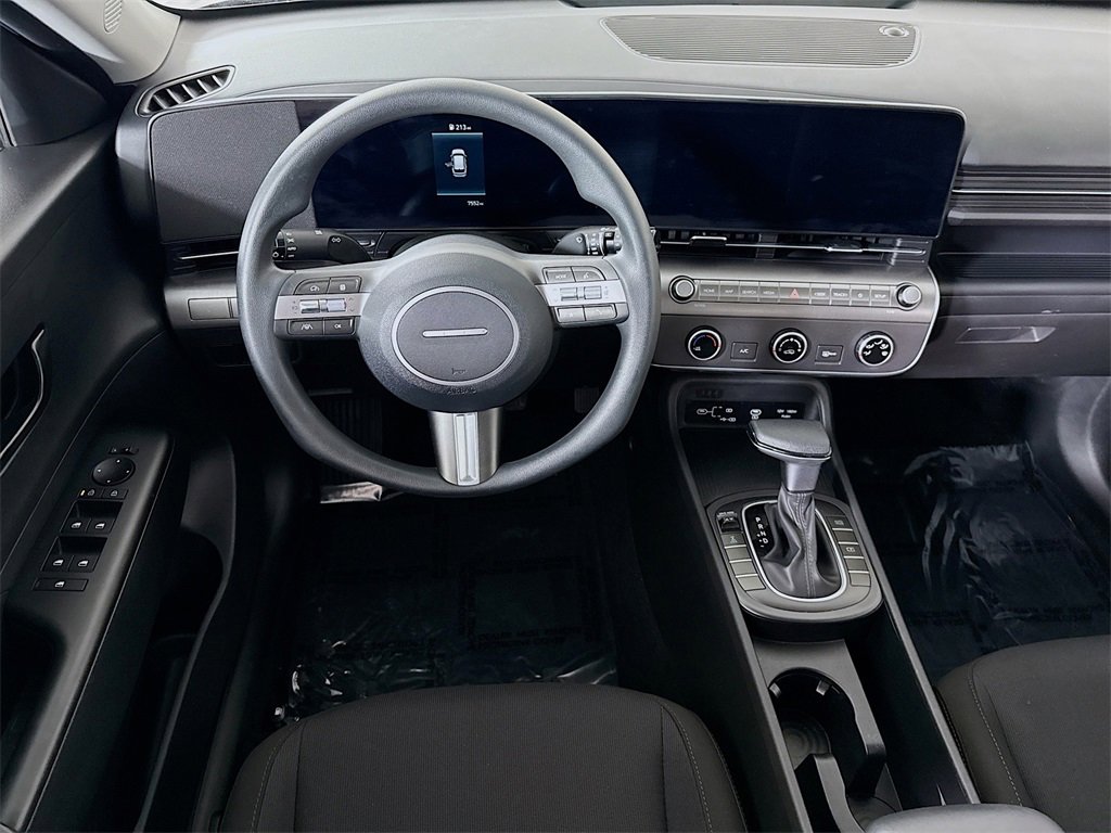 Certified 2025 Hyundai Kona SE image 4