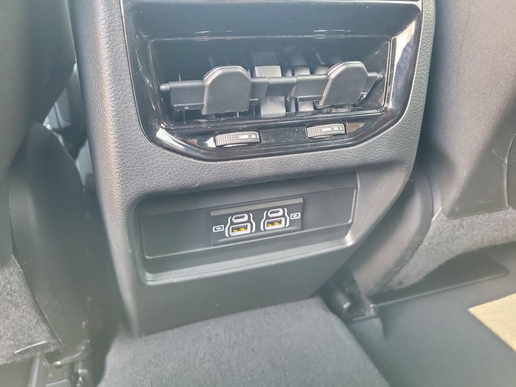 Certified 2025 Jeep Grand Cherokee Laredo AWD/4WD image 16