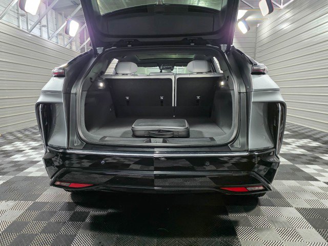 Used 2024 Cadillac Lyriq Luxury image 38