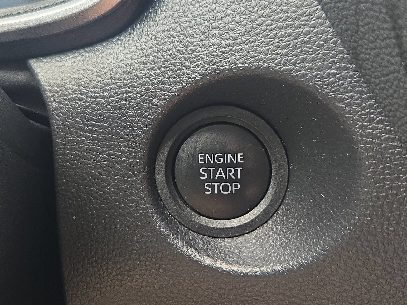 Certified 2025 Toyota Corolla Cross XLE FWD image 20