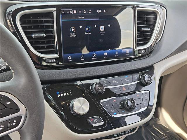 Used 2024 Chrysler Pacifica Touring-L image 14