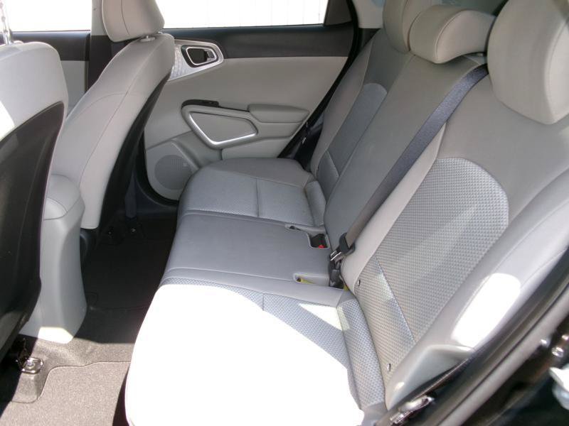 Used 2025 Kia Soul LX FWD image 9