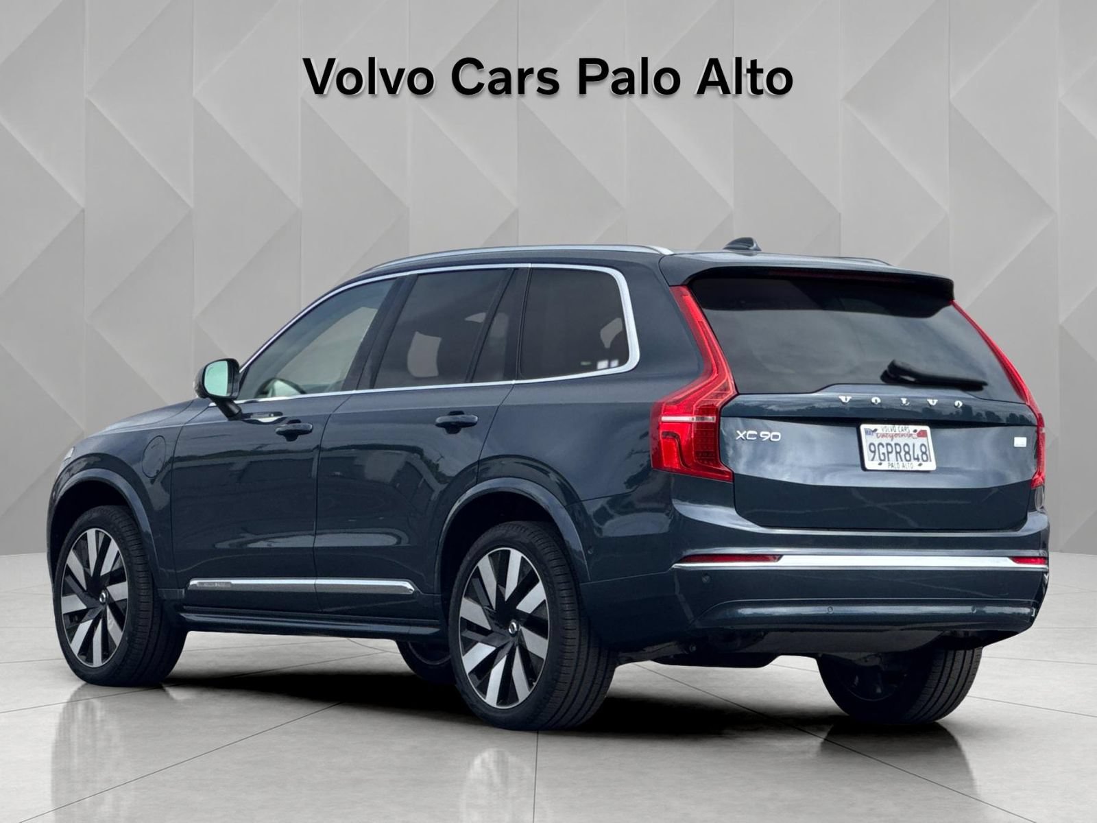 Certified 2023 Volvo XC90 T8 Ultimate AWD/4WD image 9