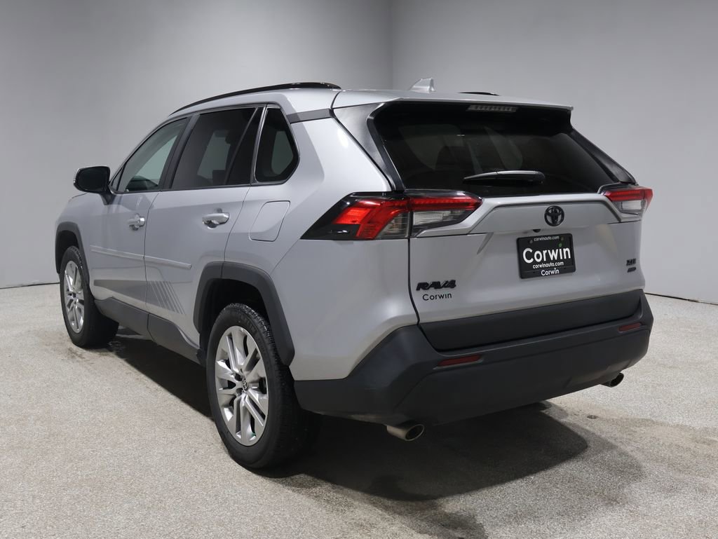 Used 2023 Toyota RAV4 XLE Premium image 5