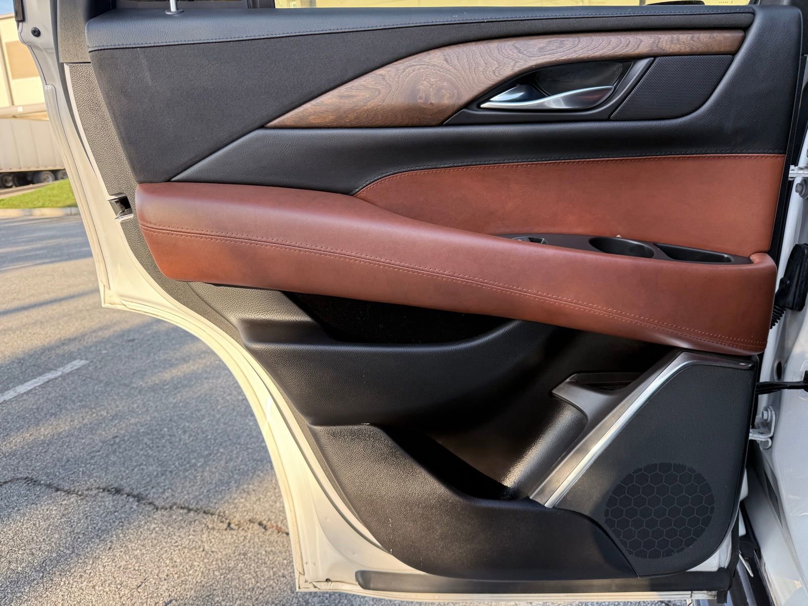 Used 2016 Cadillac Escalade Luxury image 44