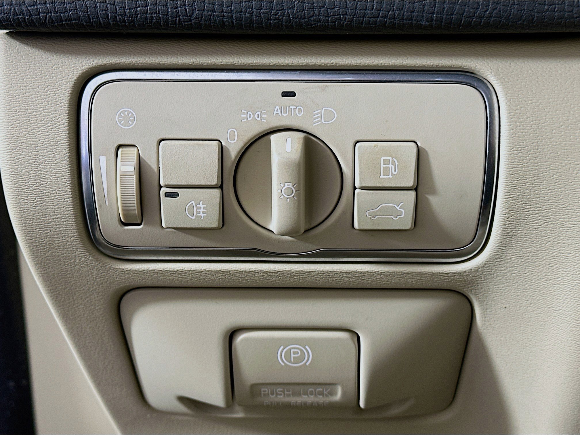 Used 2015 Volvo XC60 T6 image 17