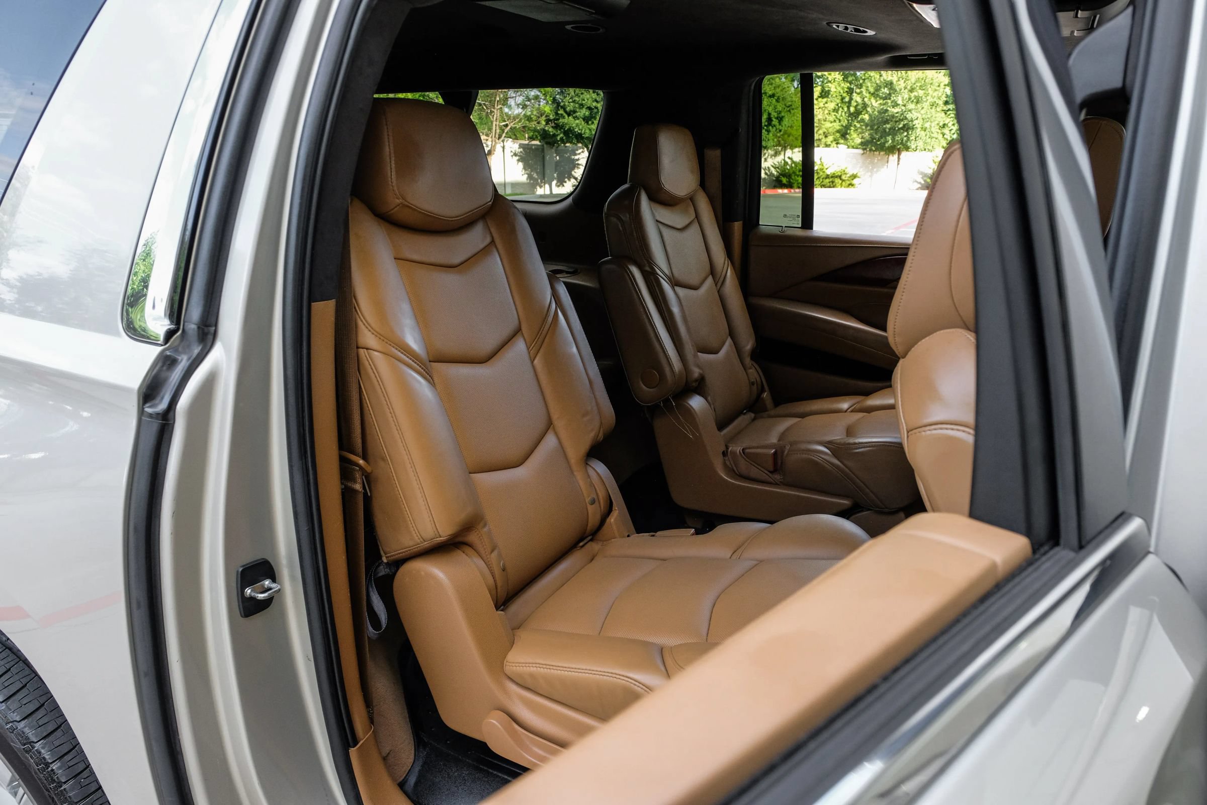 Used 2017 Cadillac Escalade ESV Platinum AWD/4WD image 37