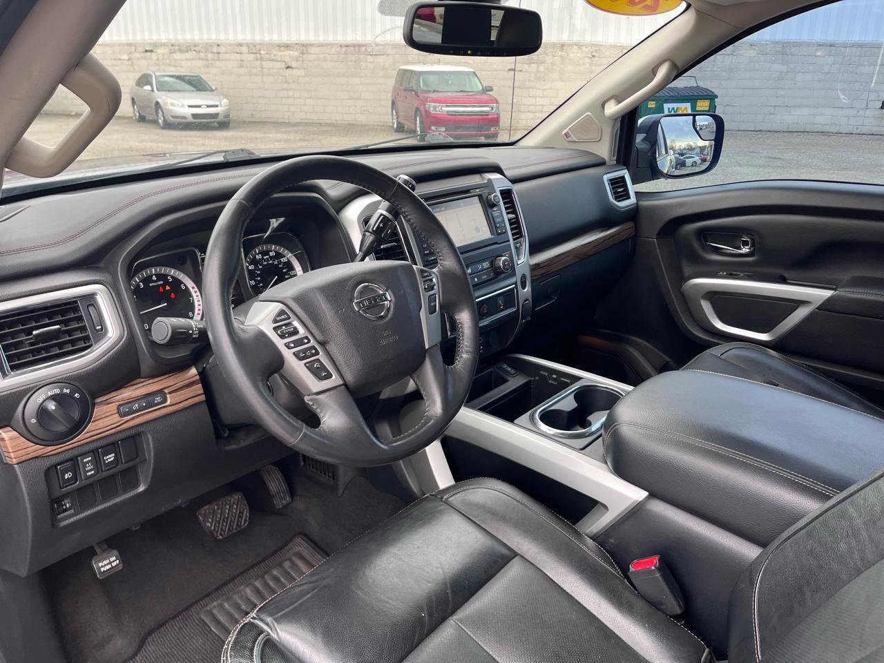 Used 2017 Nissan Titan SL image 24