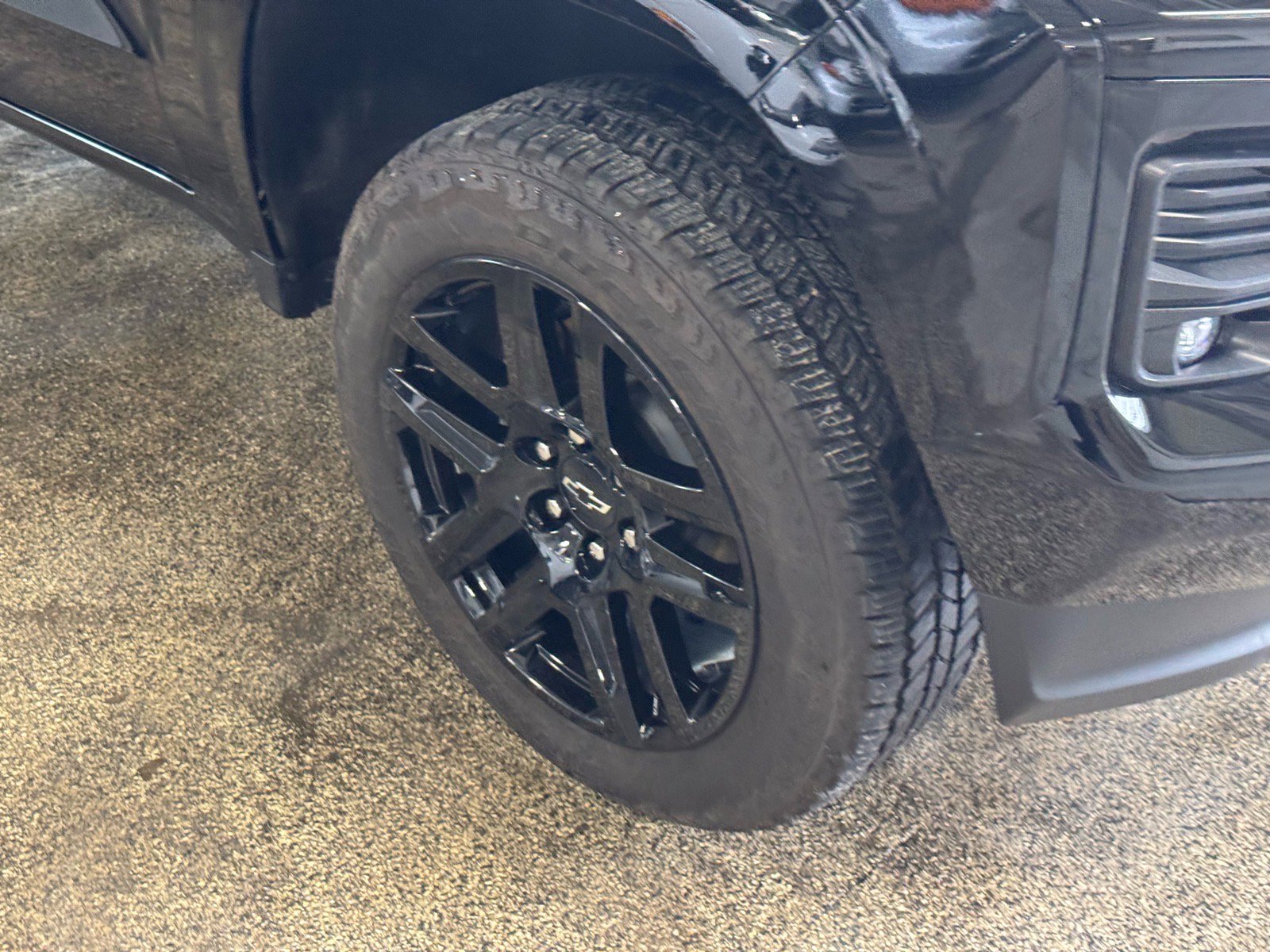 Used 2024 Chevrolet Colorado Z71 w/ Z71 Convenience Package 2 image 4