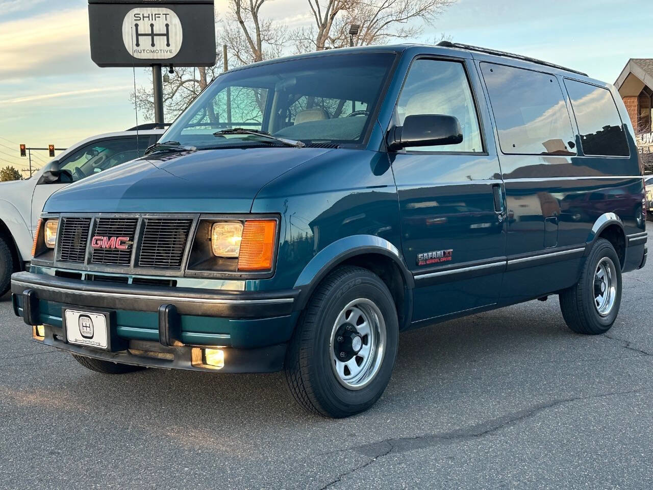 Used 1994 GMC Safari SLX AWD 3dr Extended Mini Van image 2