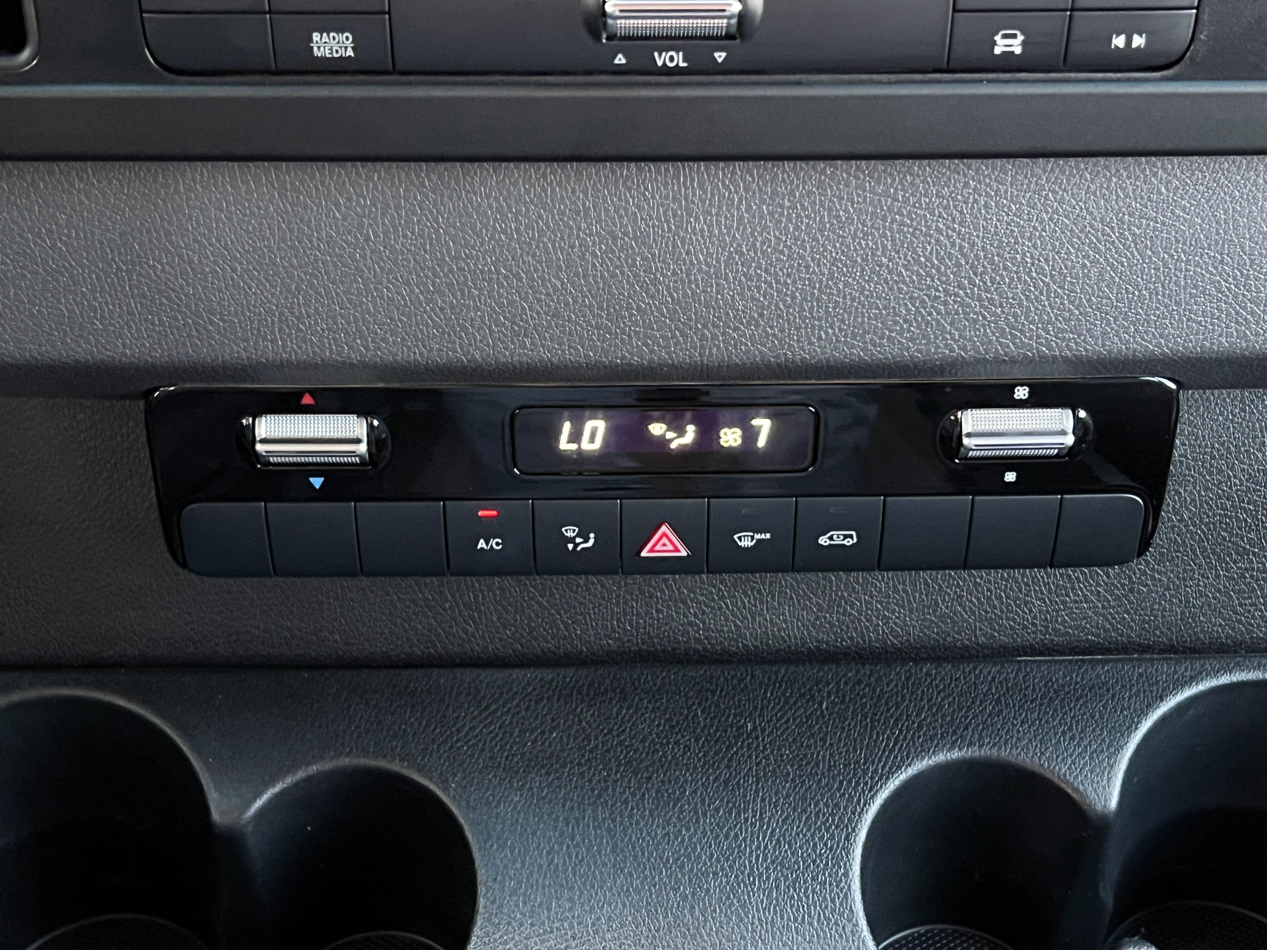 Used 2022 Mercedes-Benz Sprinter 2500 image 32